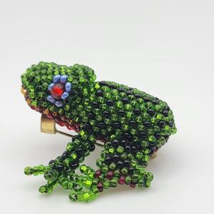 CUTE Vintage Beaded Frog Brooch in C-clasp